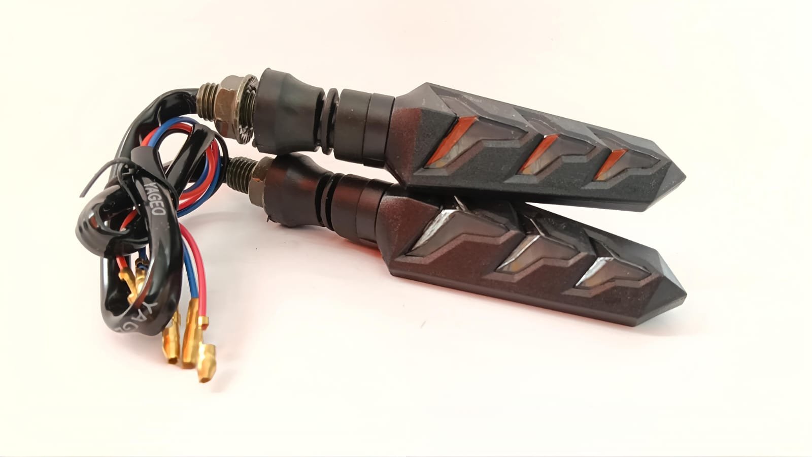 DIRECCIONAL FLECHA 3 LED FIJO Y SECUENCIAL (ZXD-09)